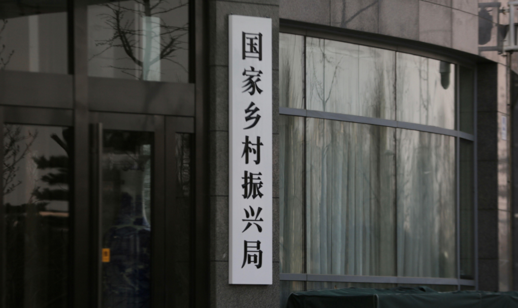 2024新奥门正版免费挂牌灯牌｜精选解释解析落实